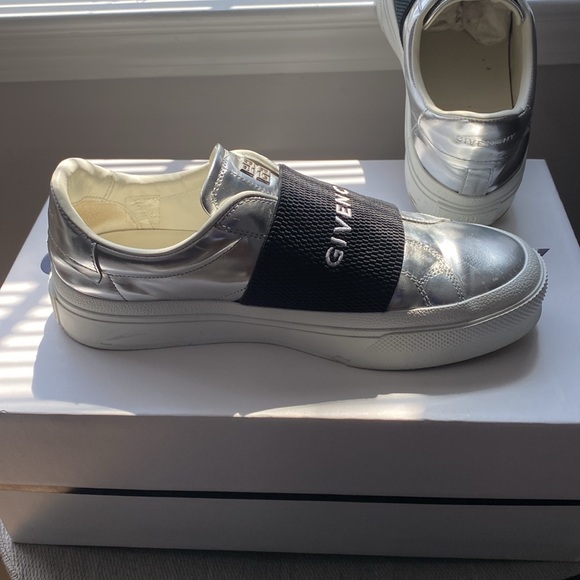 Designer sneakers Size 9, gentle worn twice. I needed a bigger size, sad to sell - Picture 7 of 16